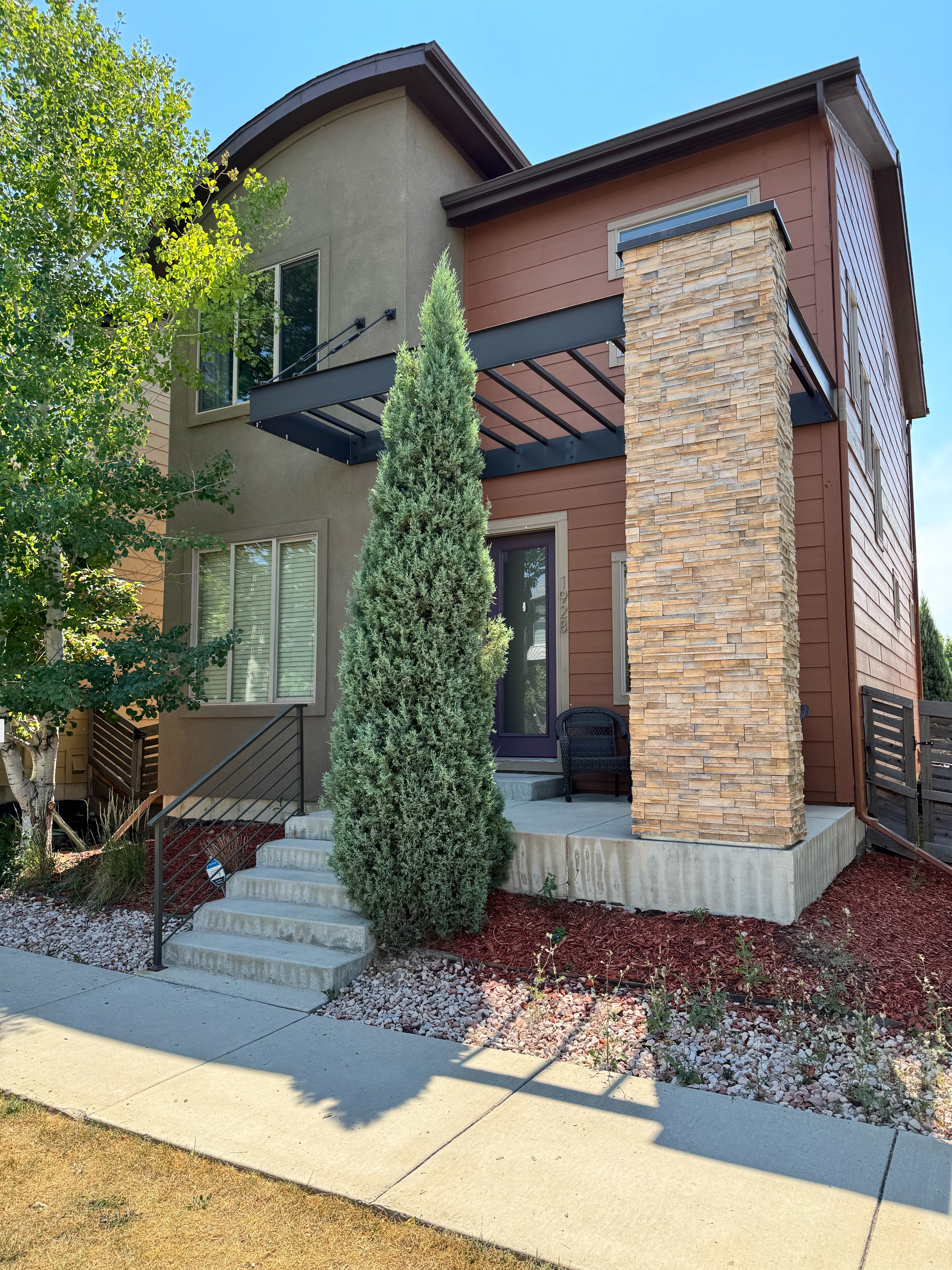1928 West 67th Place