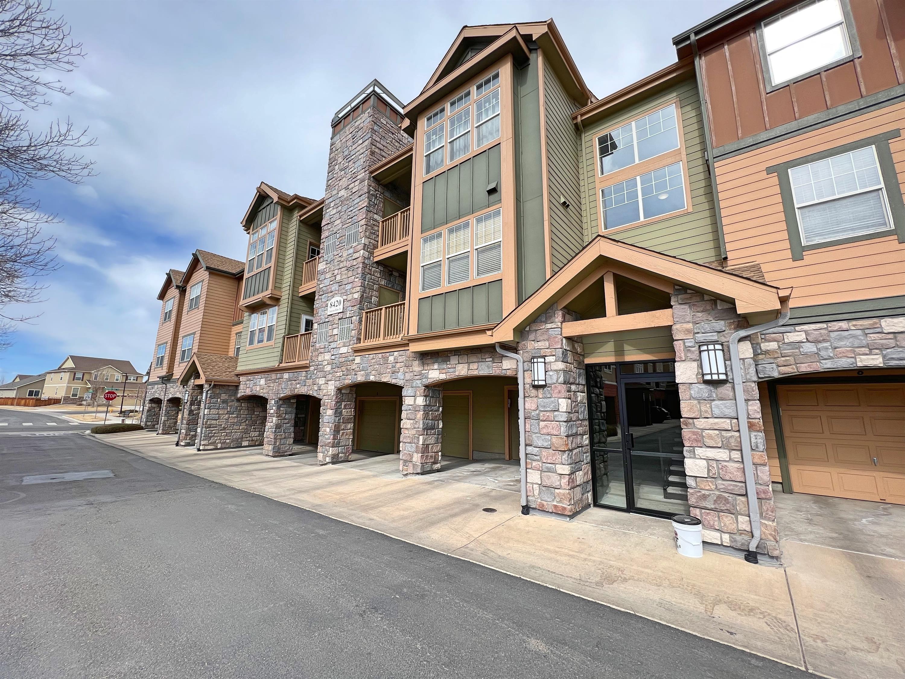 8420 Canyon Rim Trail - 208